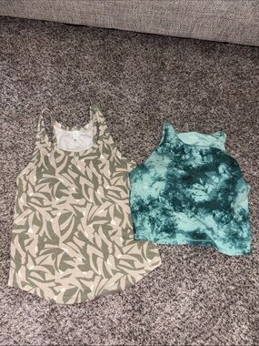 Old Navy Green Leaf Print Tank & Teal Tie-Dye Cropped Tank Duo